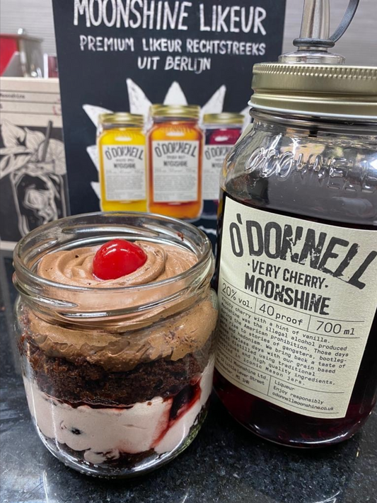 De winnares van Heel Holland Bakt: Eat Me Up Very Cherry cocktail