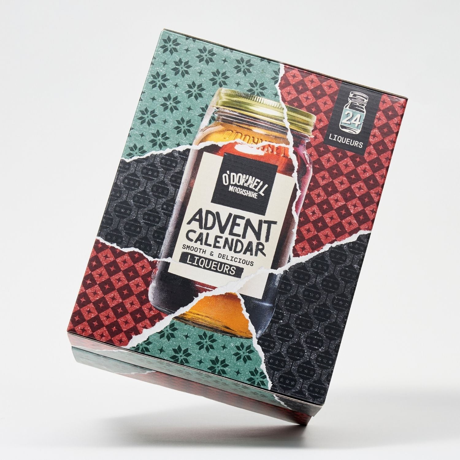 Micro adventskalender 2025 op een witte achtergrond. Advent heeft een kruik op de voorkant met een gescheurd inpakpapierpatroon