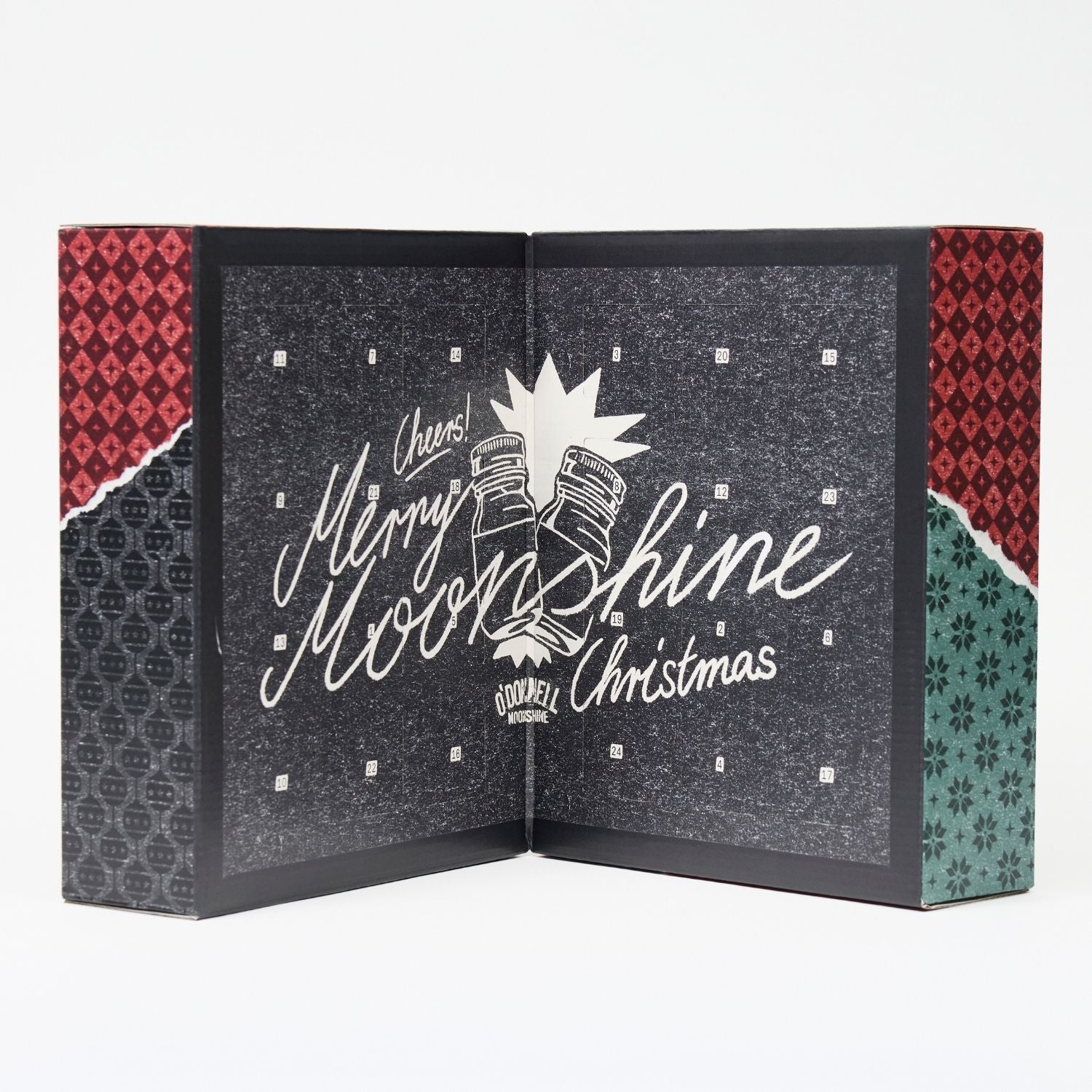 Micro adventskalender 2025 op een witte achtergrond. Open om de tekst 'Cheers, Merry Moonshine Christmas' te laten zien met een gescheurd inpakpapierpatroon aan de buitenkant.