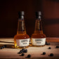 Twee O'Donnell bosbessen moonshine x whisky tegen een donkere achtergrond en omringd door bosbessen
