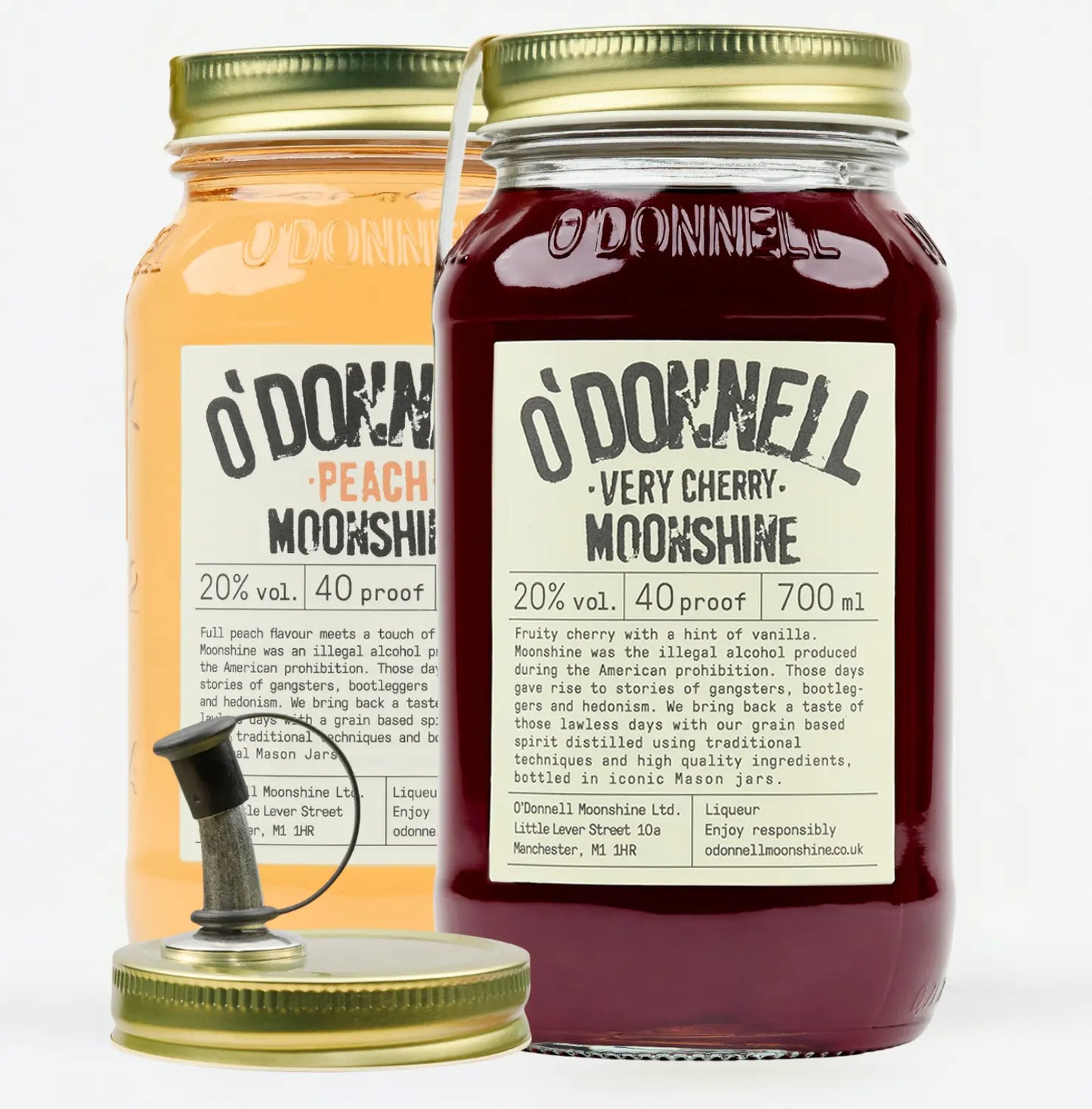 O'Donnell Moonshine Cherry & Peach Bundle, twee jars met schenktuit freigesteld op witte achtergrond